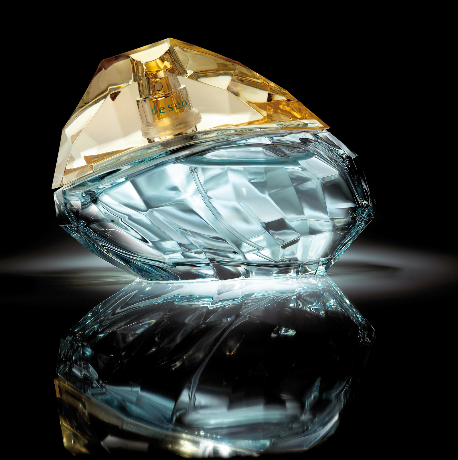 Romain RECHT – Retoucheur Photo Parfum - PARIS - CAMPAGNE ESPRIT